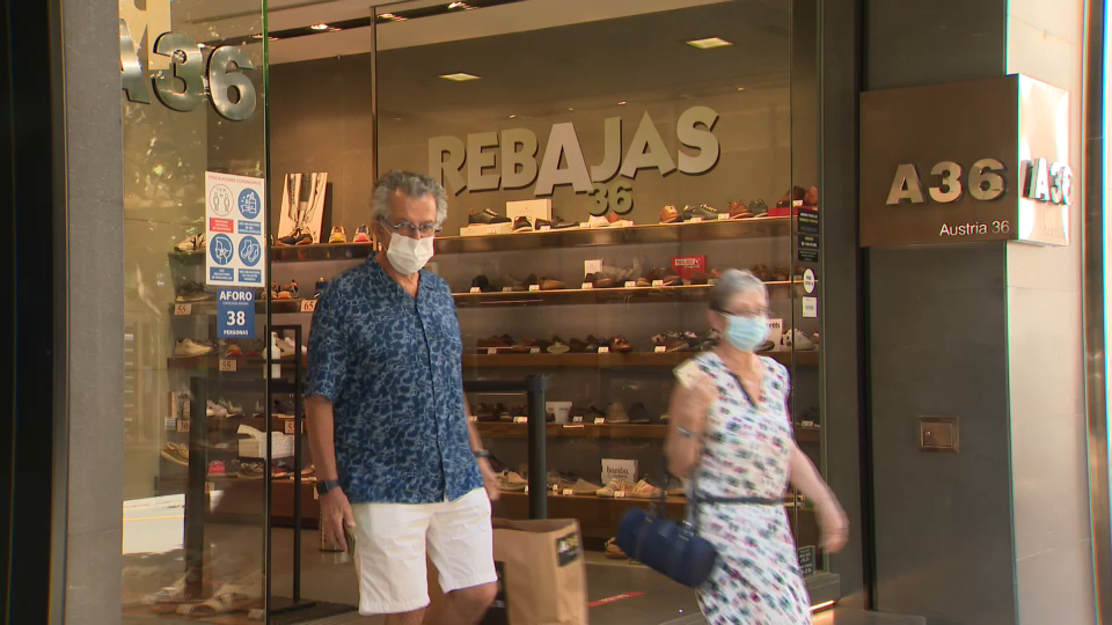 Un comerç amb rebaixes al centre de València