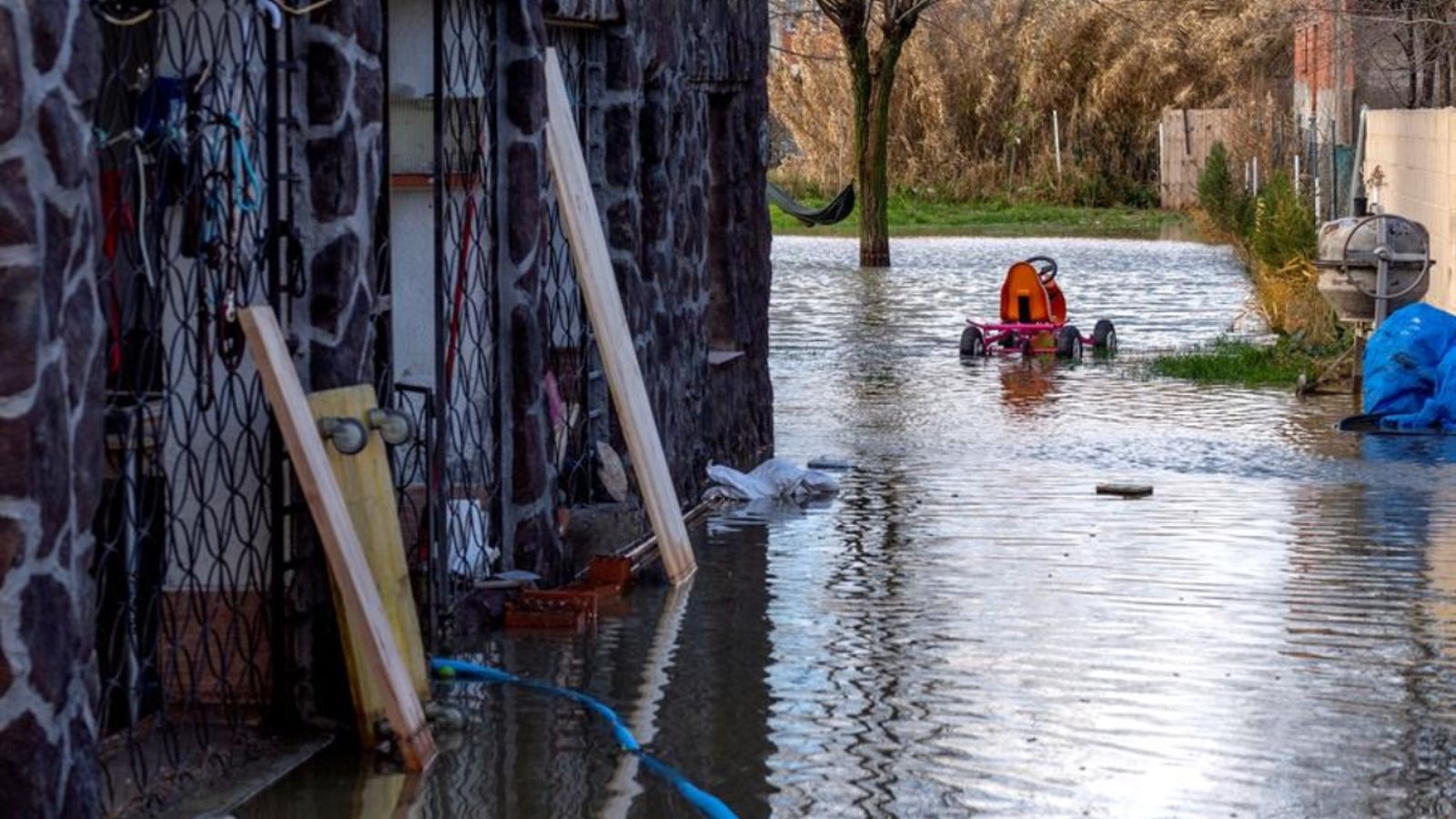 Les borrasques deixen almenys cinc víctimes mortals a Espanya