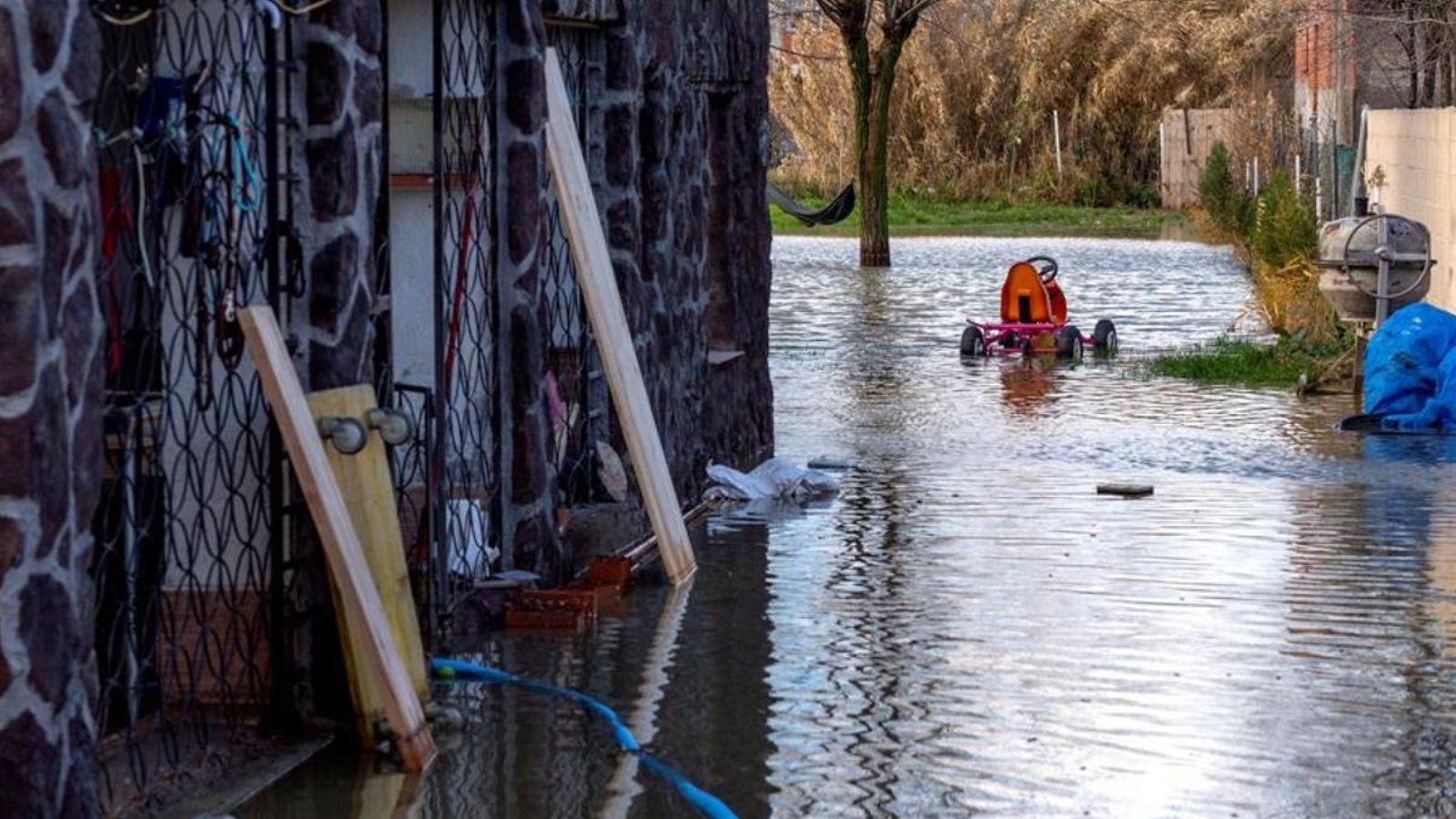 Les borrasques deixen almenys cinc víctimes mortals a Espanya