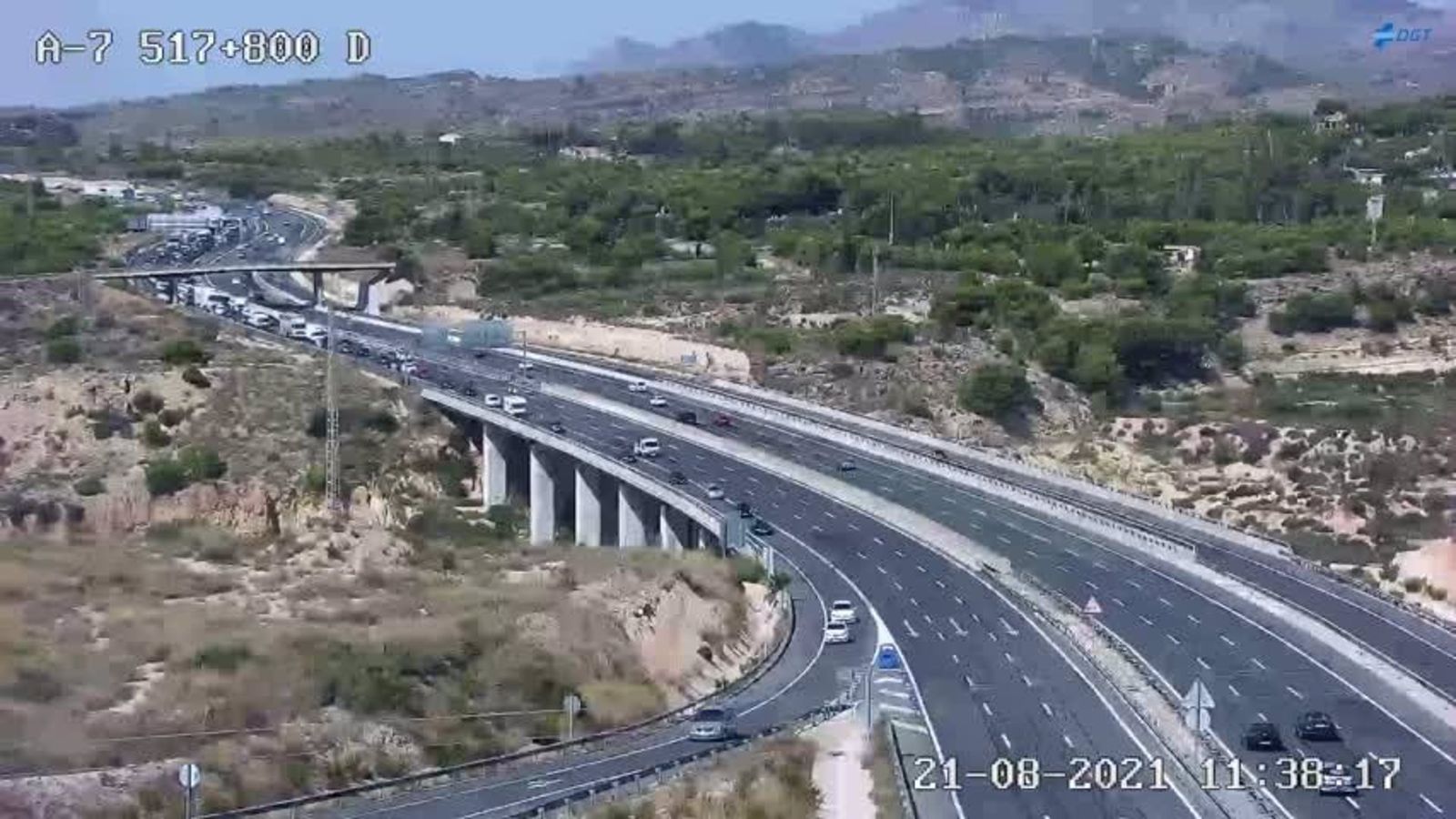 Retencions a Elx a causa del camió bolcat