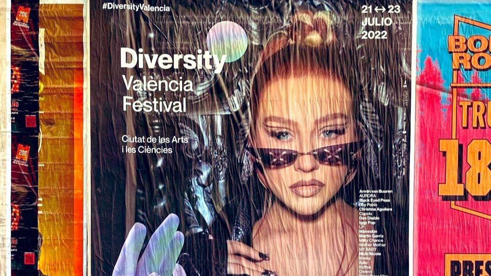 La cap de cartell Christina Aguilera en un pòster del festival Diversity La cap de cartell Christina Aguilera en un poster del festival Diversity