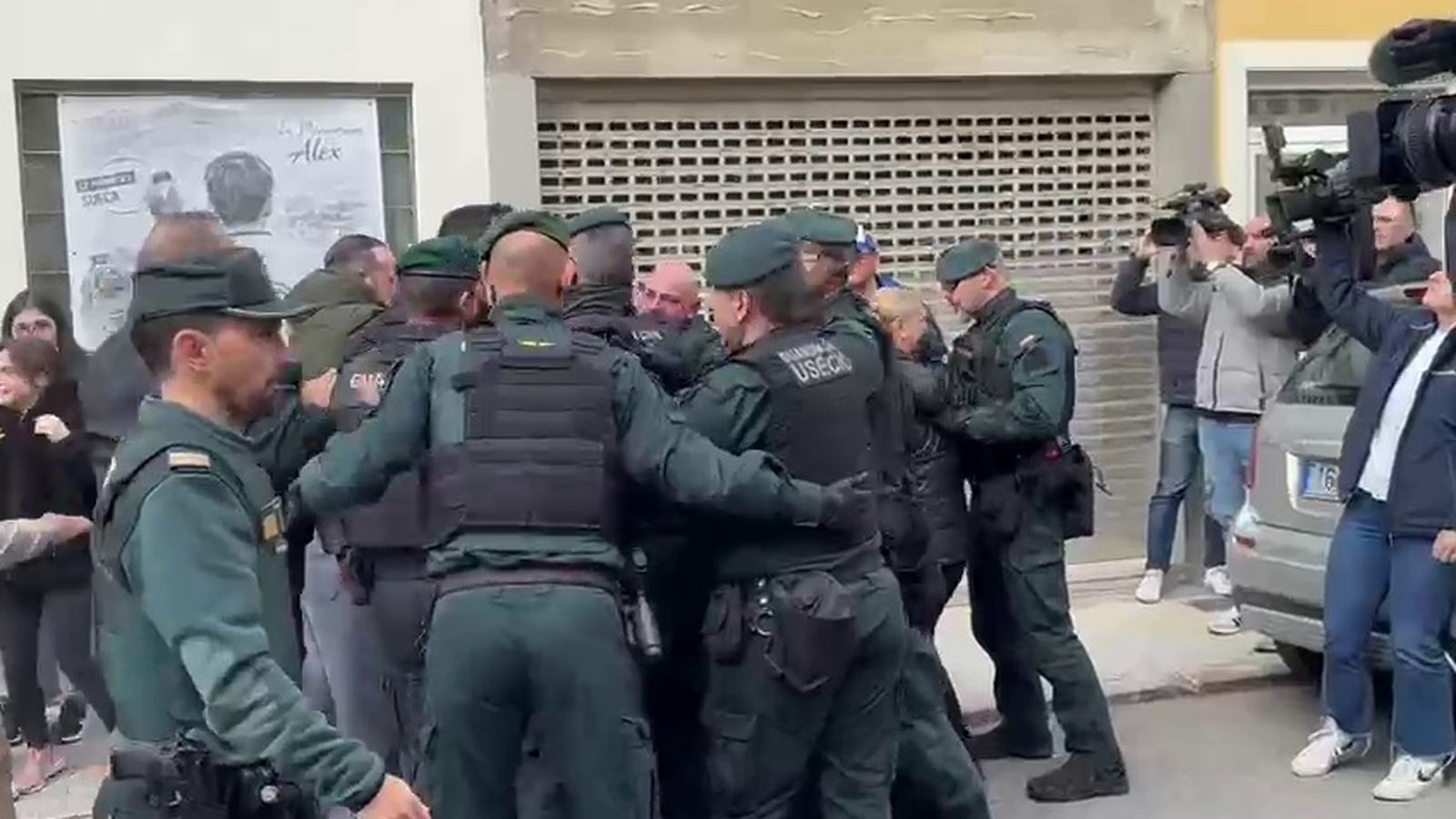 Tensió a les portes dels jutjats de Sueca, este dimarts