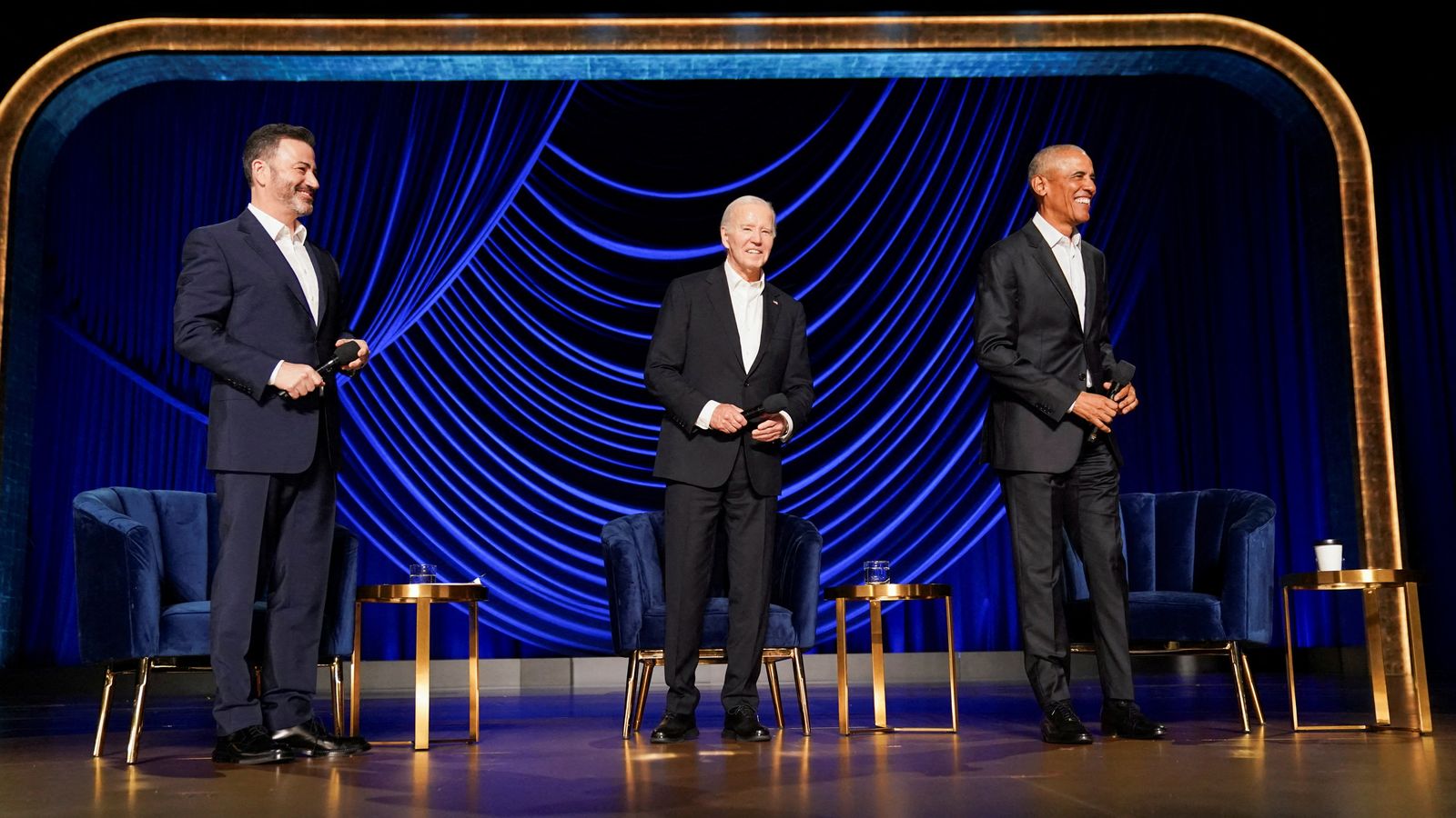 El president Joe Biden intervé en una ponència amb l’expresident Barack Obama presentada per Jimmy Kimmel durant un acte de campanya a Los Angeles