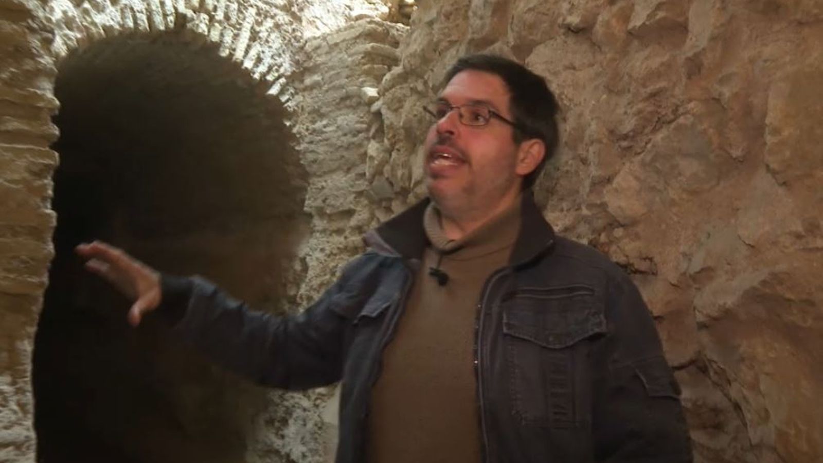 Entrem a les entranyes de la séquia de Rascanya, al barri dels Orriols de València