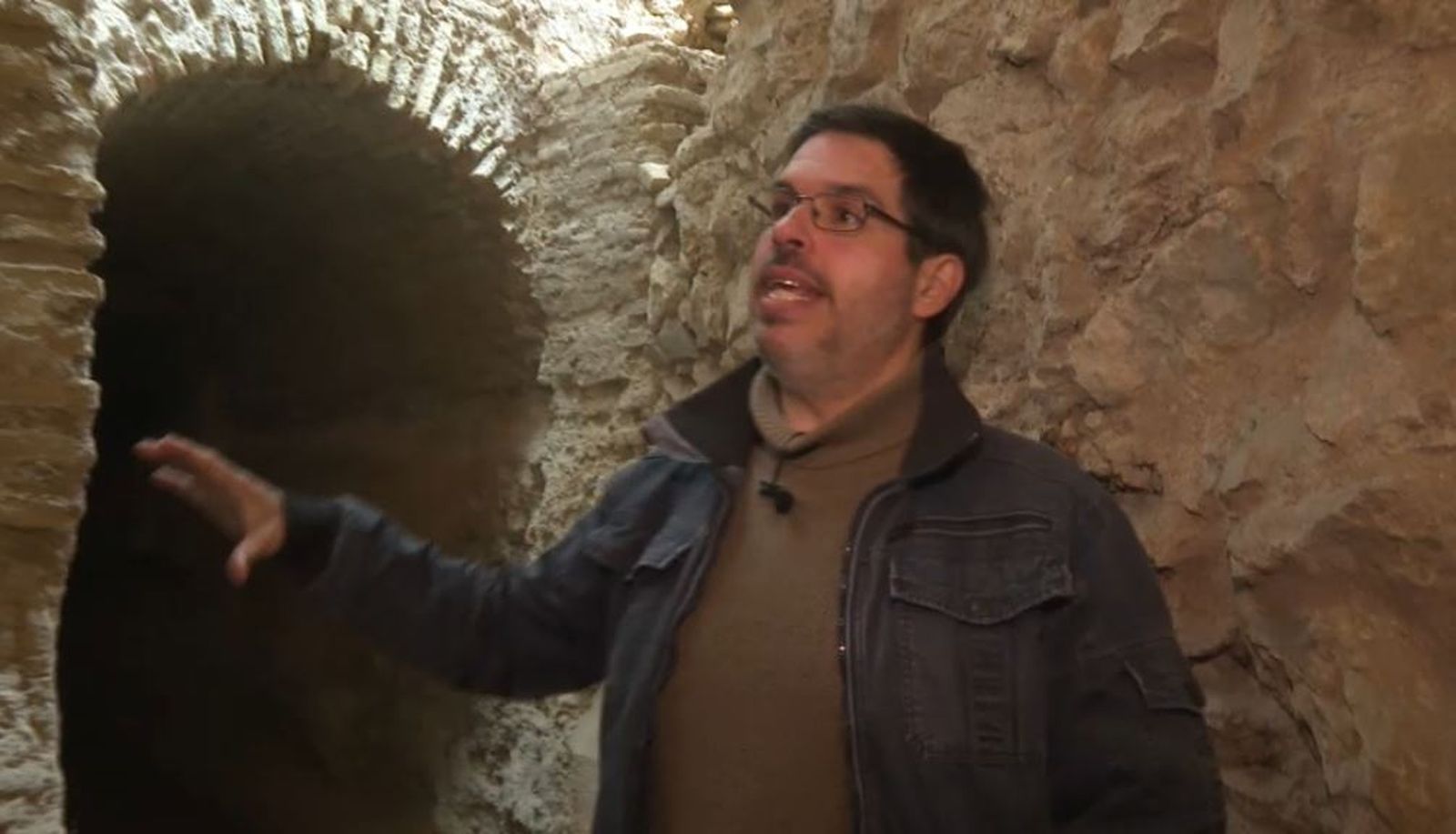 Entrem a les entranyes de la séquia de Rascanya, al barri dels Orriols de València