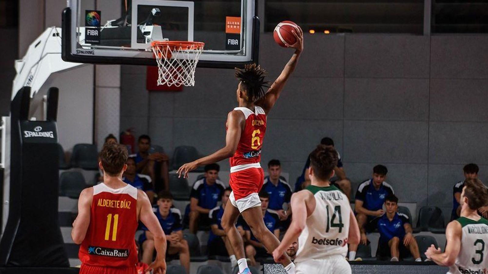 Caicedo anota una cistella