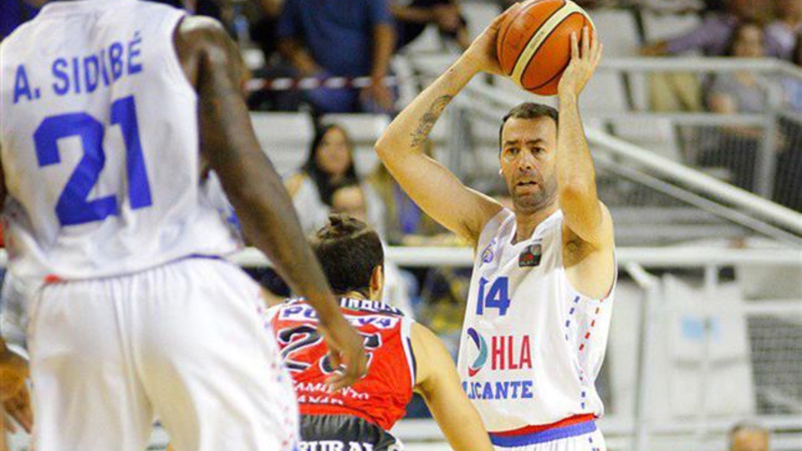 Rivero i Sidibe, en el quintet ideal de la jornada