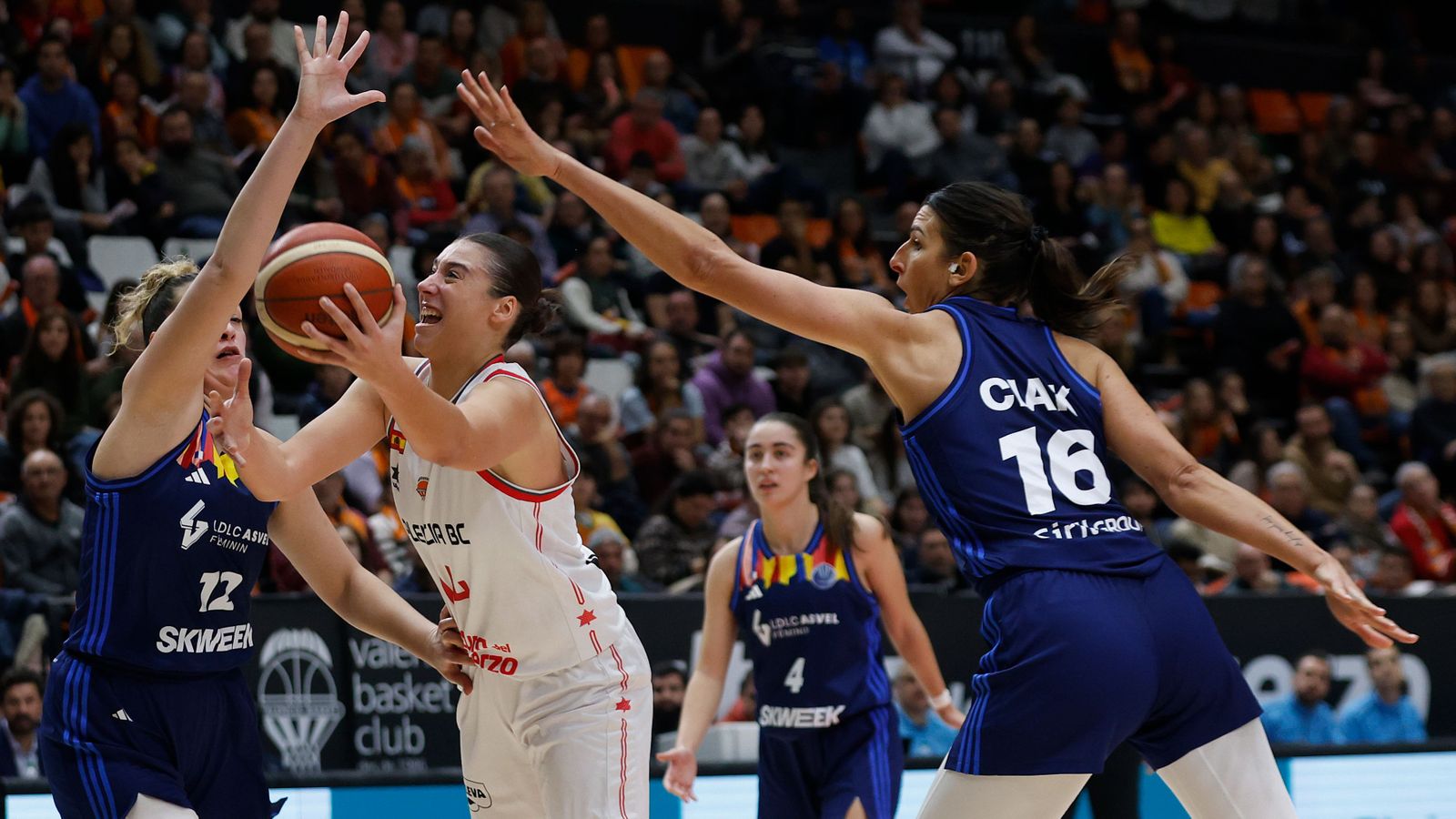 El València Basket cau a casa contra l'Asvel