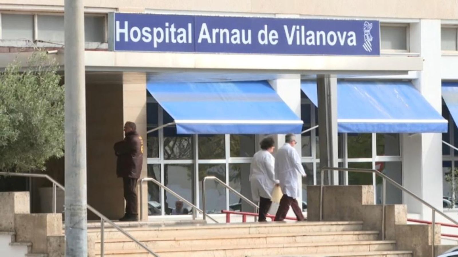 Porta principal de l'Hospital Arnau de Vilanova de Llíria