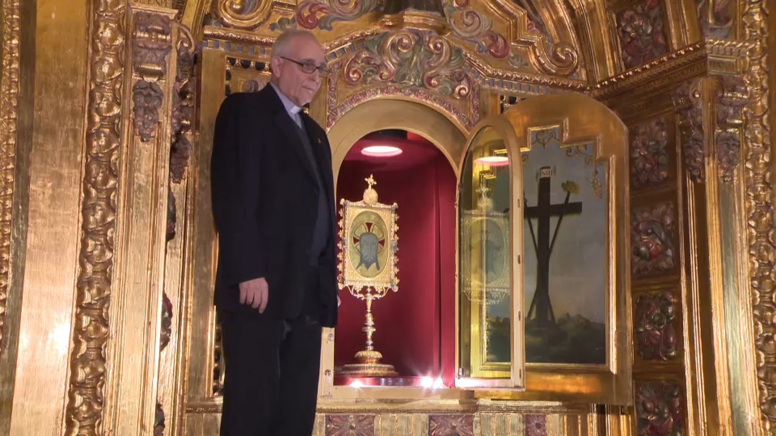 Moment de la prova de claus del cambril de la Santa Faç, a Alacant