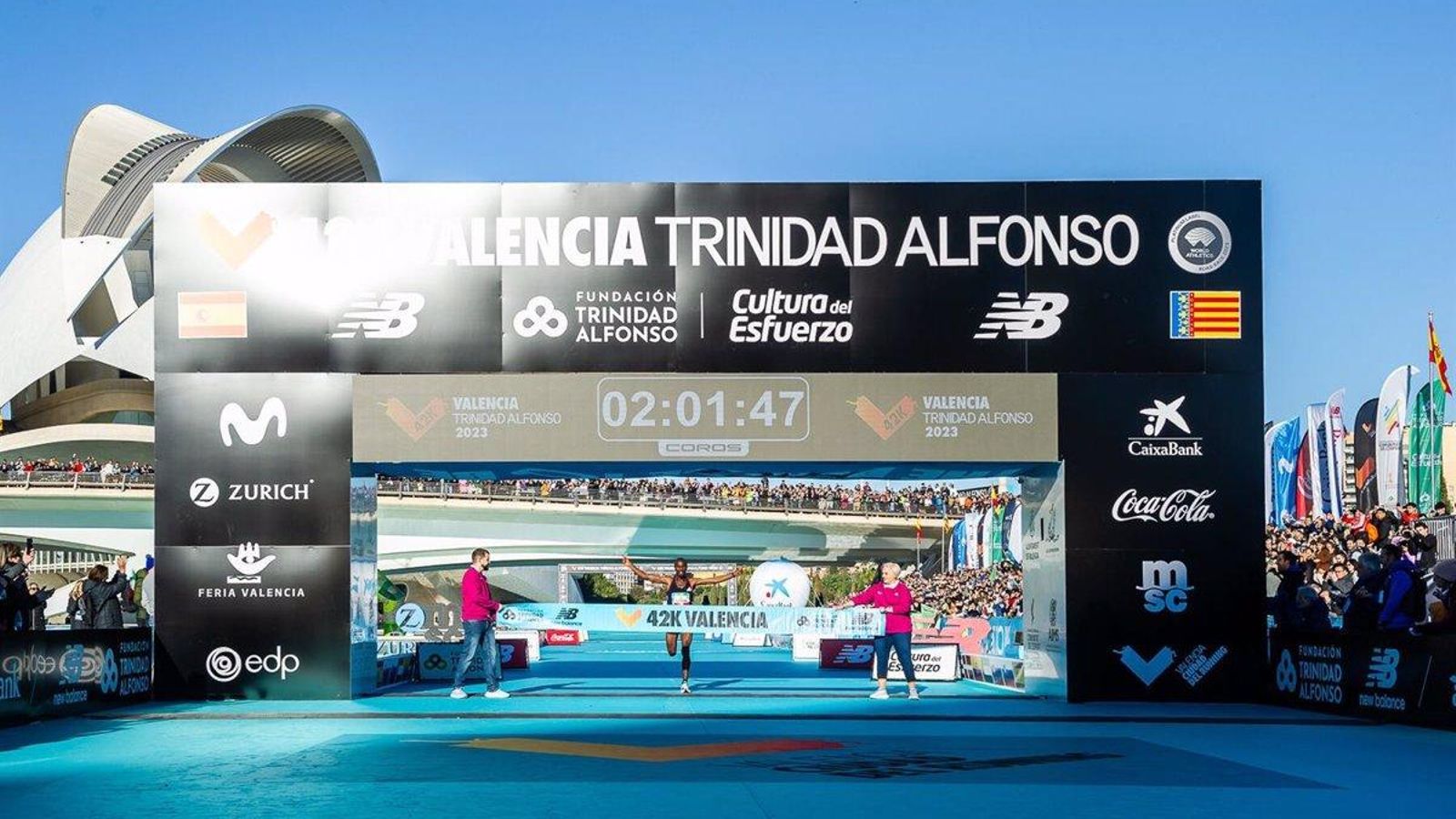 Sisay Lemma en el moment de guanyar i batre el rècord de la Marató de 2023 Sisay Lemma en el moment de guanyar i batre el rècord de la Marató de 2023