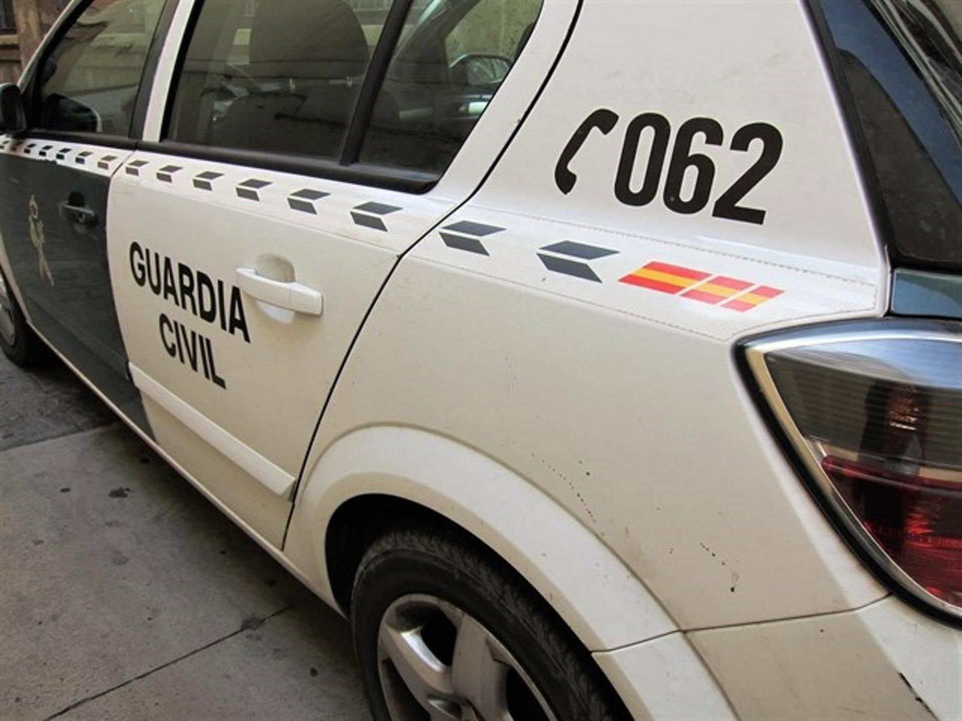 Un cotxe patrulla de la Guàrdia Civil, en una imatge d'arxiu Detinguts dos hòmens per robar en una empresa d'Almassora