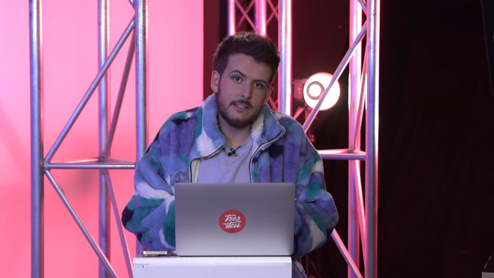 El creador de continguts Cabrafotuda en la final de FesTalent