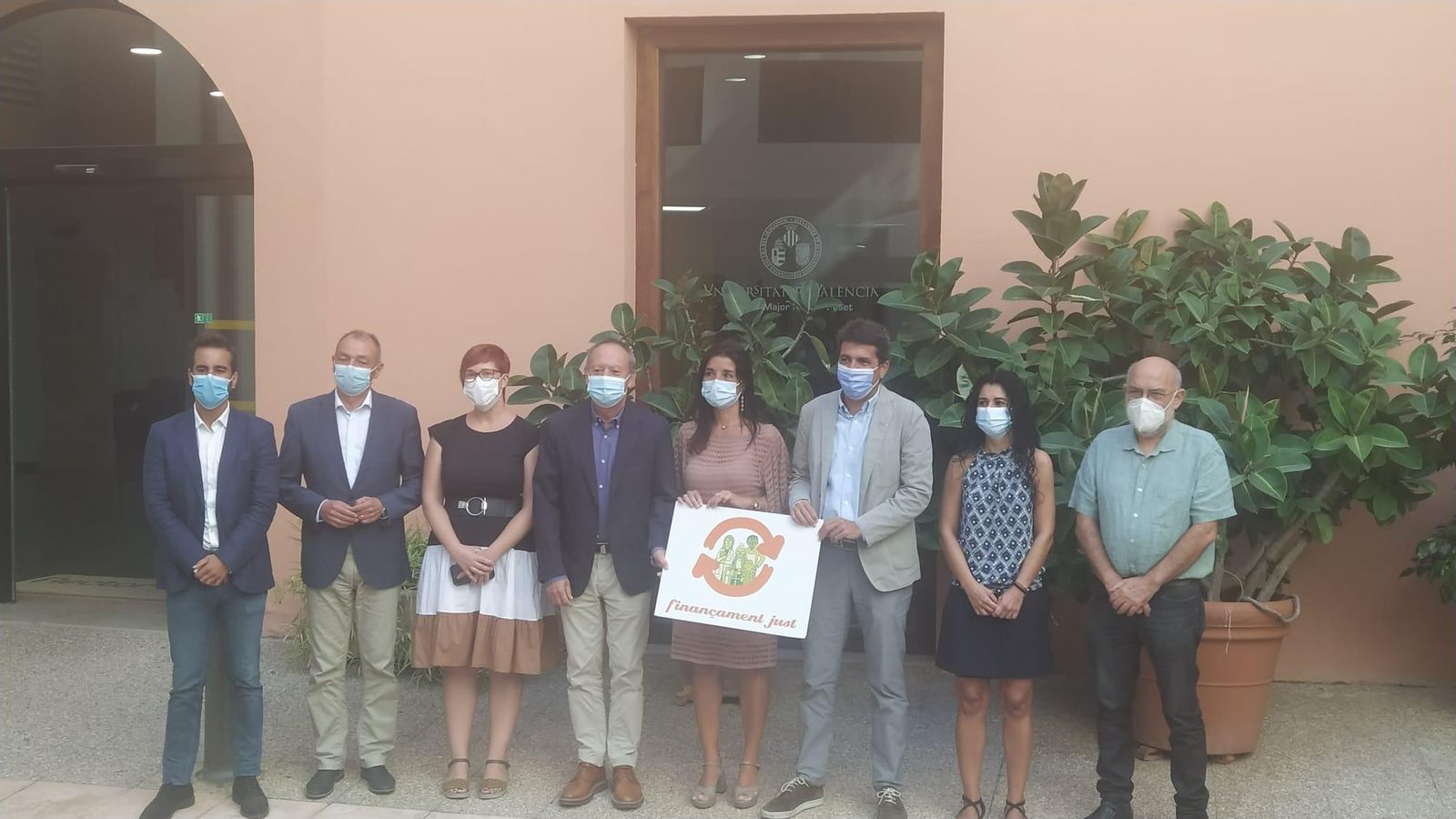 Els membres de la Plataforma per una Fin