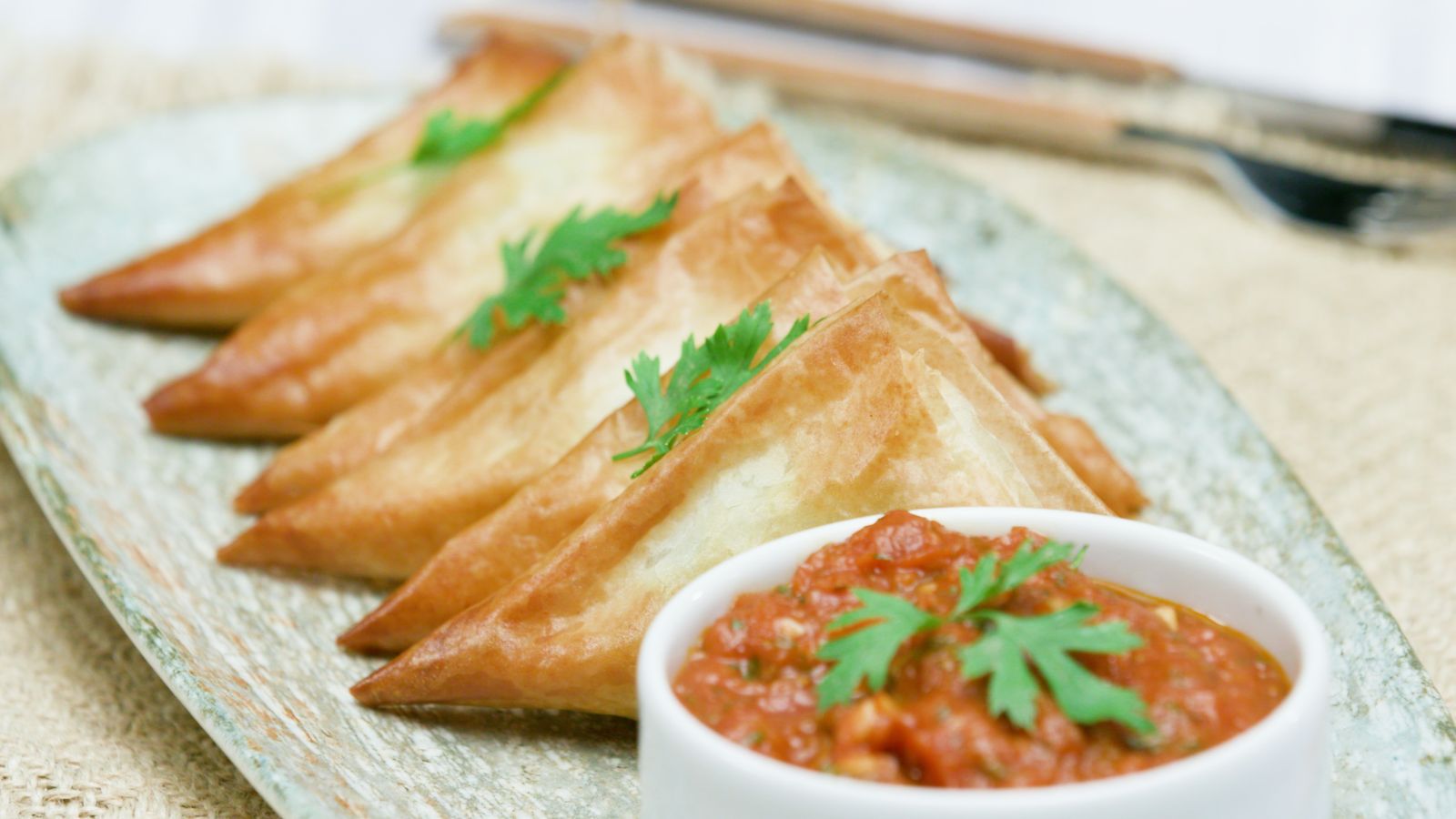 Samosses d'espinacs i formatge feta