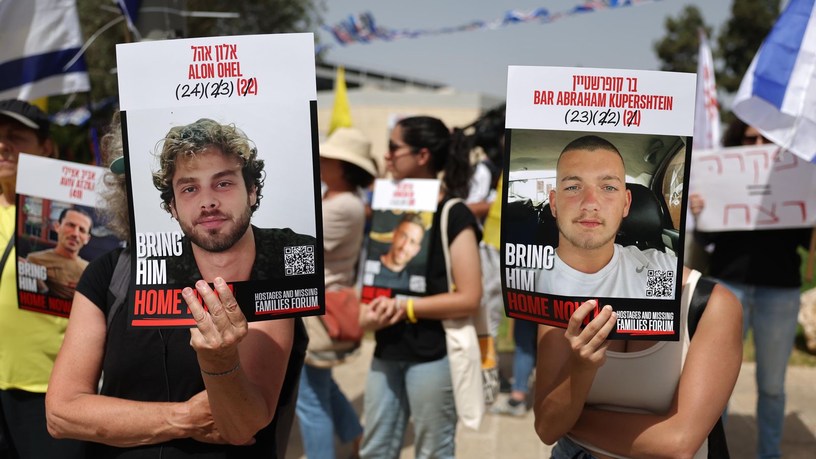 Familiars protesten a Jerusalem enfront de l'oficina de Netanyahu exigint l'alliberament immediat dels ostatges israelians retinguts per Hamàs a Gaza Familiars protesten a Jerusalem enfront de l'oficina del primer ministre israelià exigint l'alliberament immediat dels ostatges israelians retinguts per Hamàs a Gaza