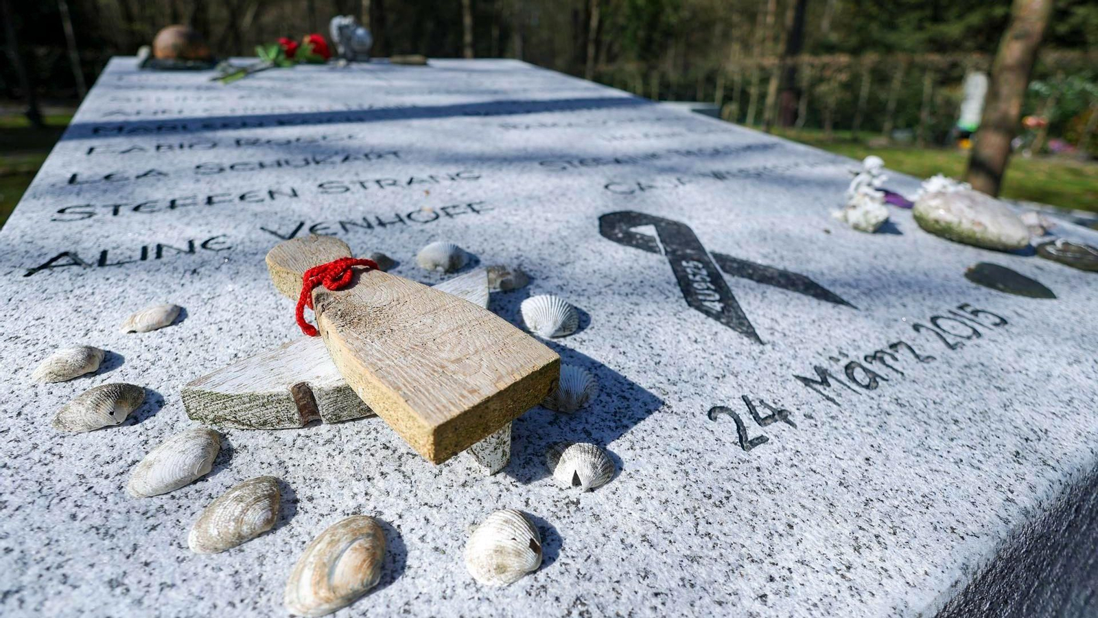 Monolit que recorda al bosc de Haltern, Alemanya, les víctimes de l'accident de l'avió de Germanwings fa tot just deu anys