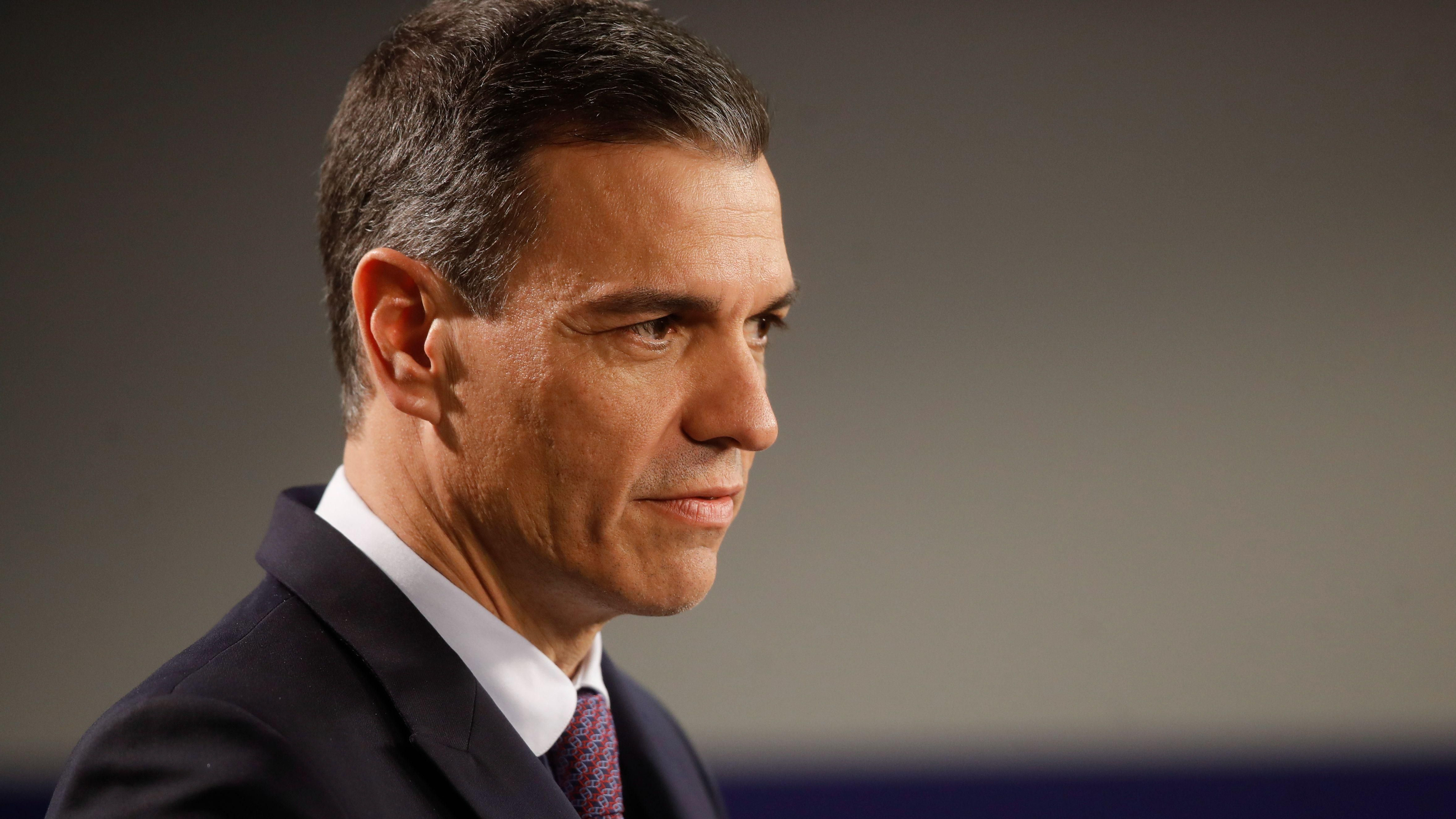 El president del govern espanyol en la roda de premsa que ha oferit divendres de matinada després de la reunió del Consell d'Europa