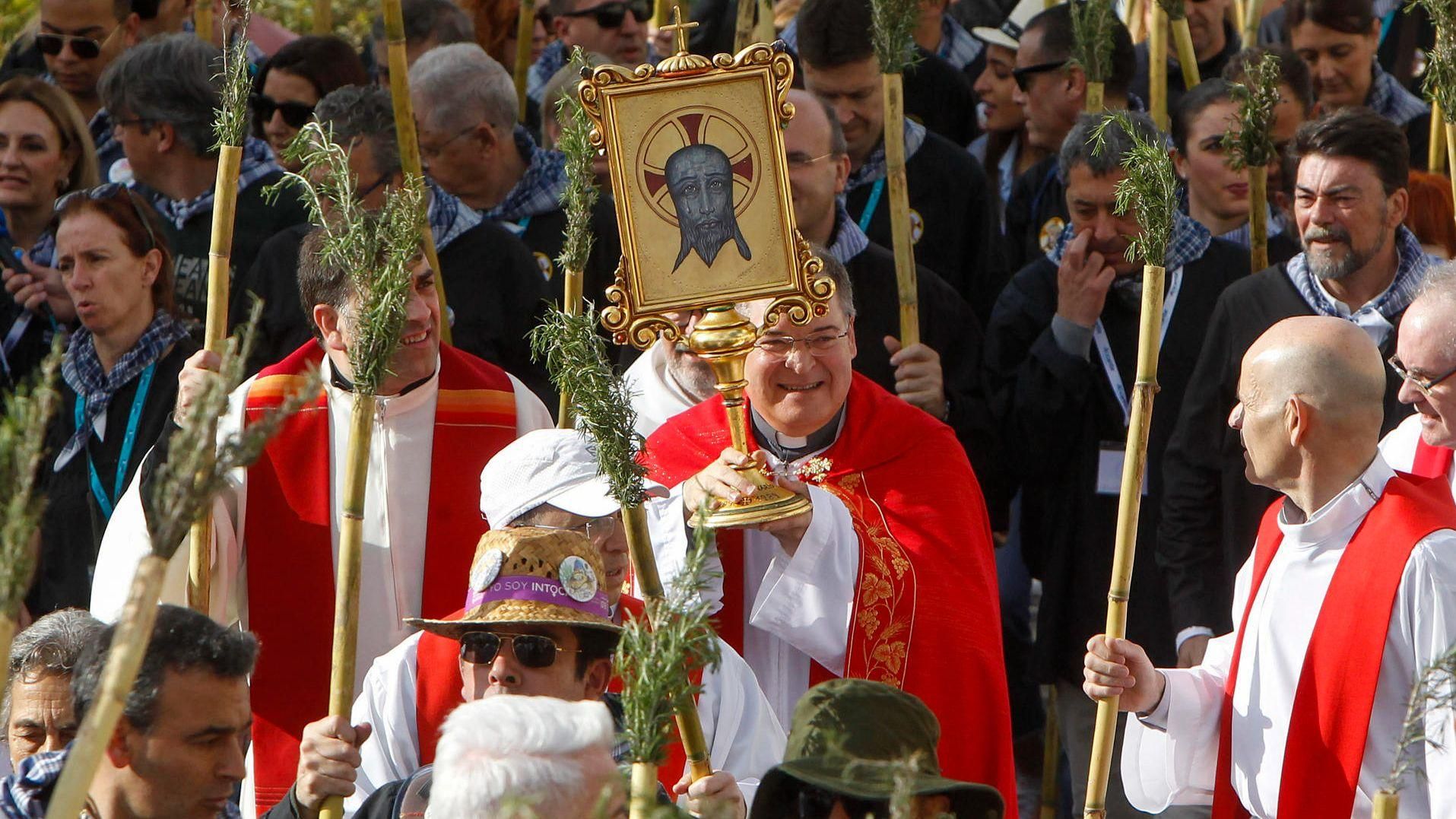 La relíquia de la Santa Faz obria la romeria La relíquia de la Santa Faz obria la romeria