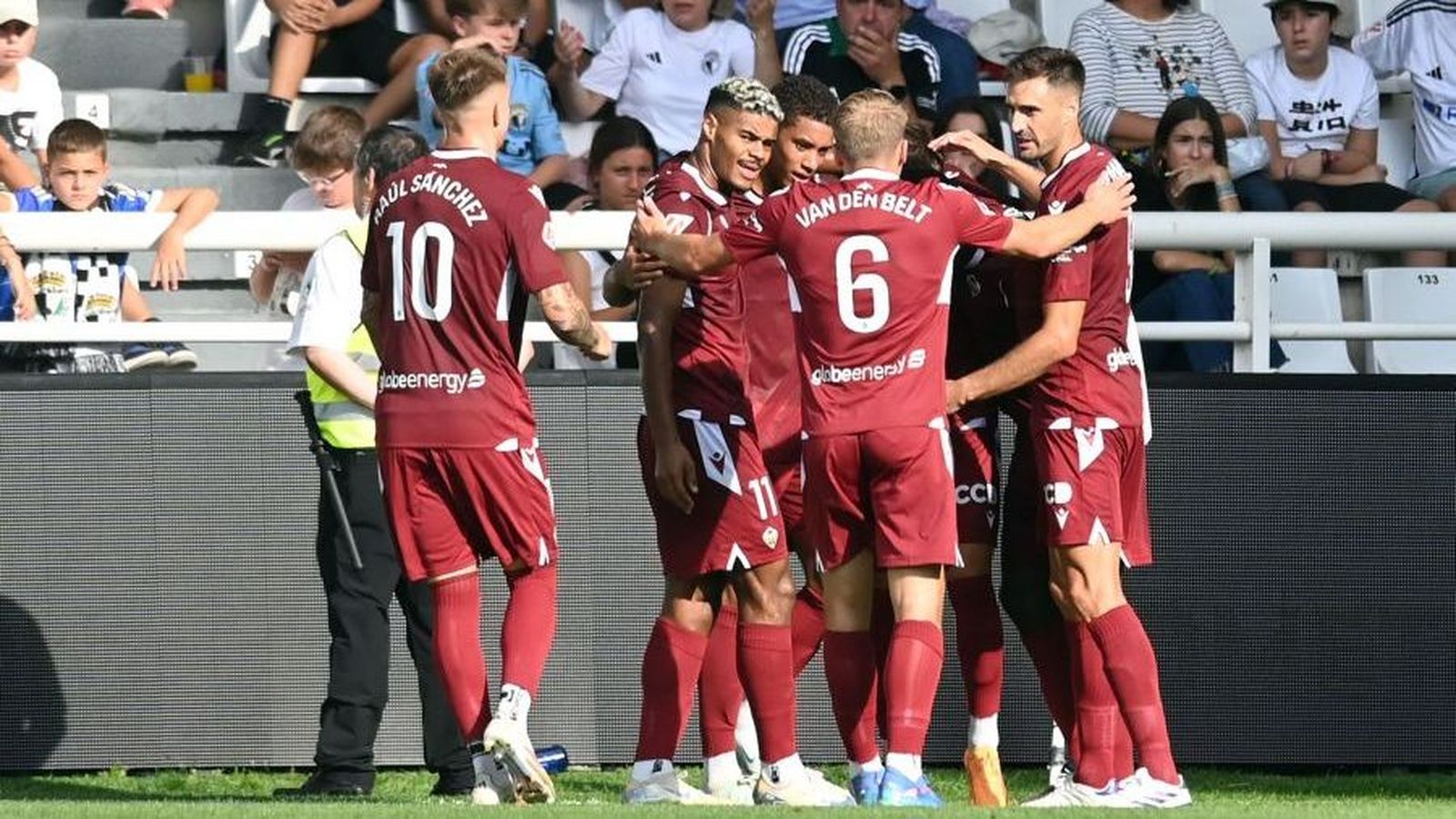 Els jugadors del Castelló celebren un dels gols