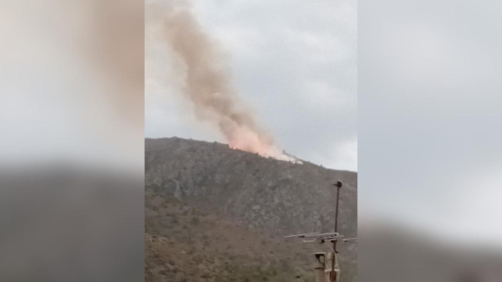 Columna de fum generada per l'incendi