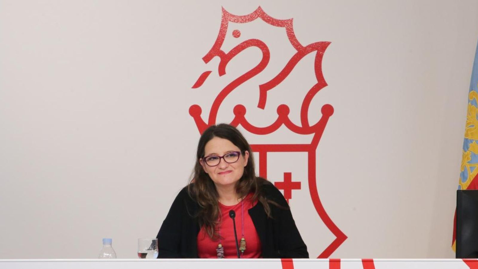 La vicepresidenta del Consell, Mónica Oltra, en la roda de premsa posterior al ple del Consell, en la qual ha donat a conéixer les distincions.