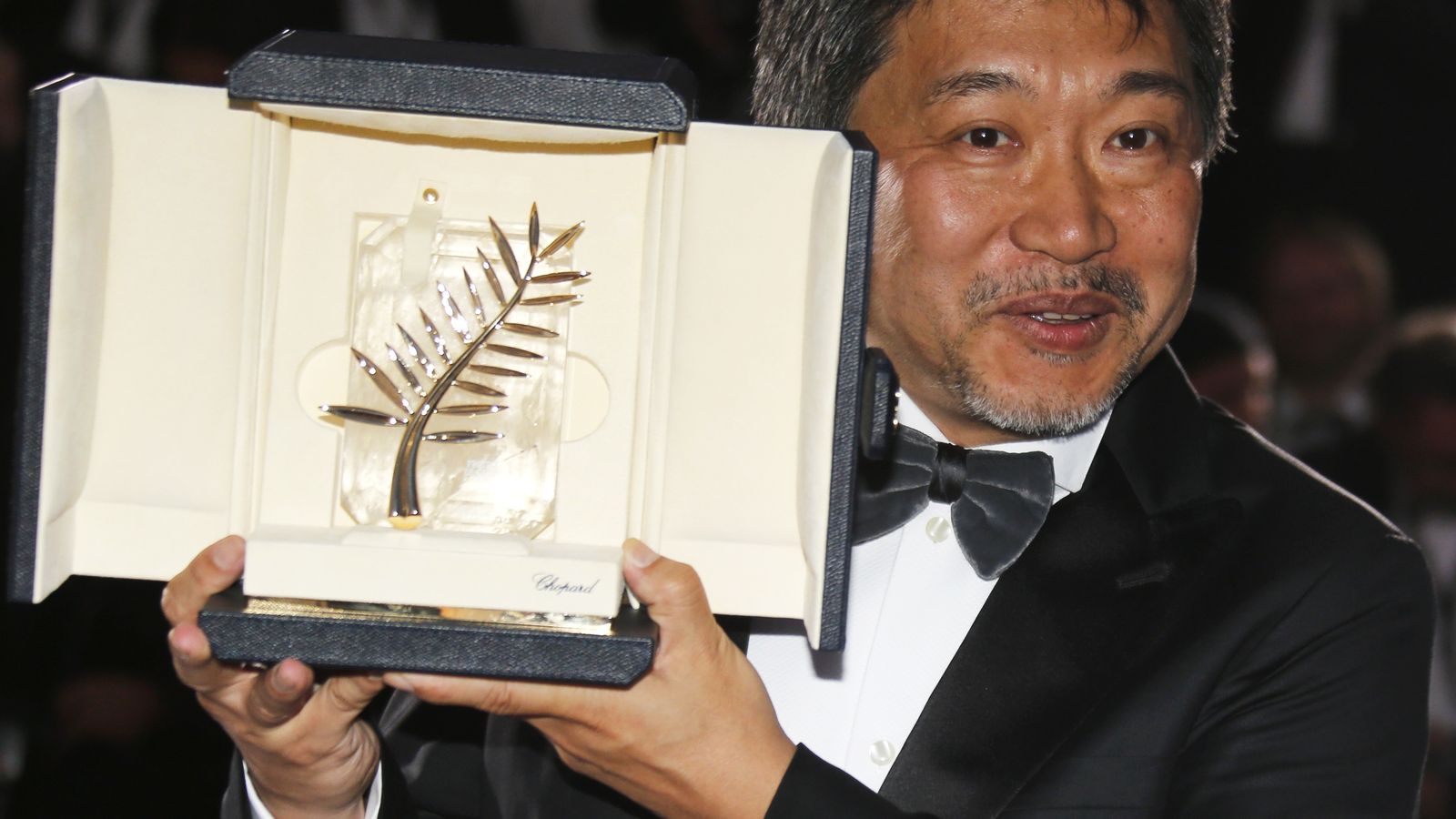 El director Hirokazu Kore-eda, amb la Palma d'Or
