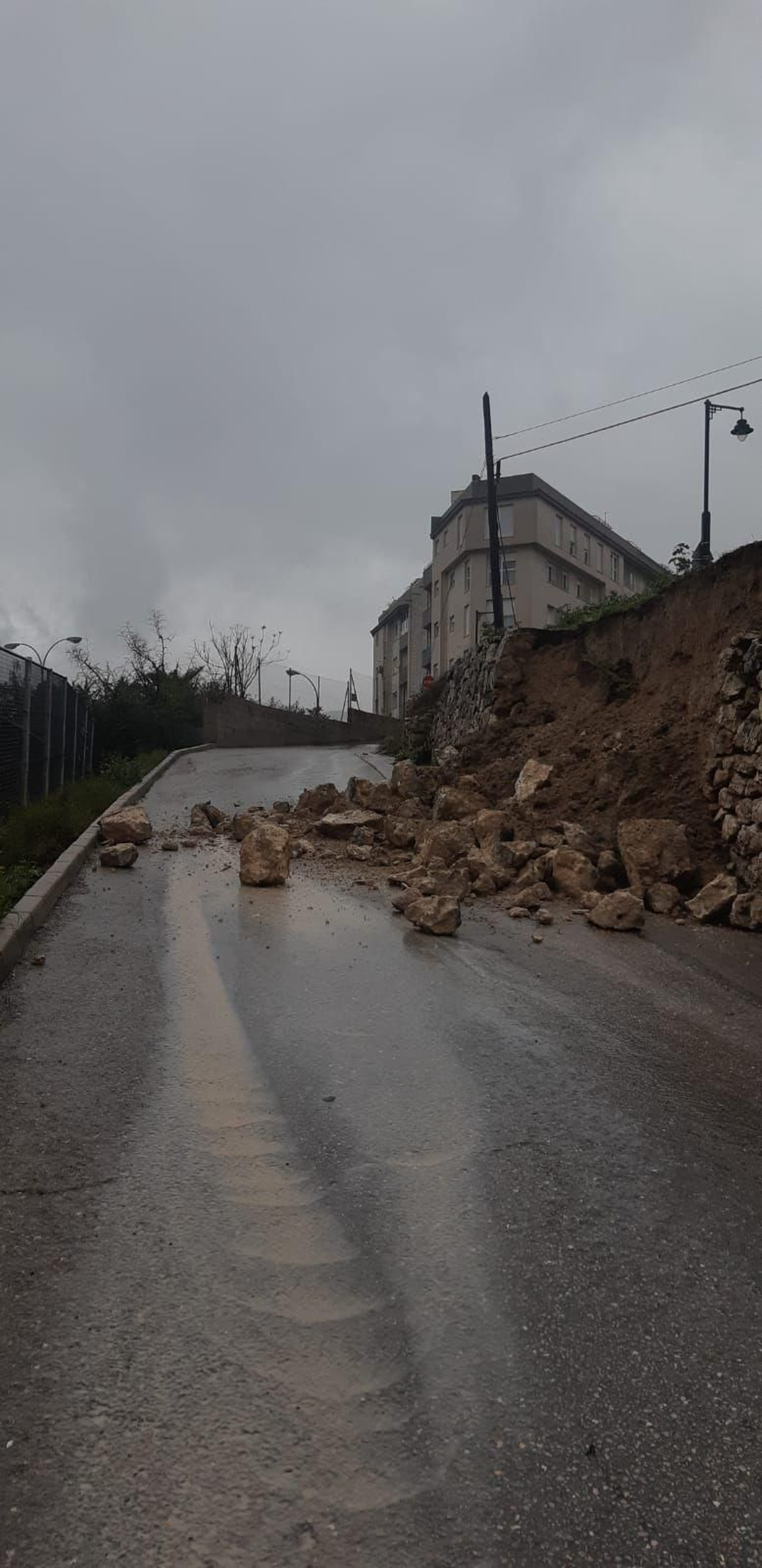 Solsides a la costera de l'ecoparc a Alcoi