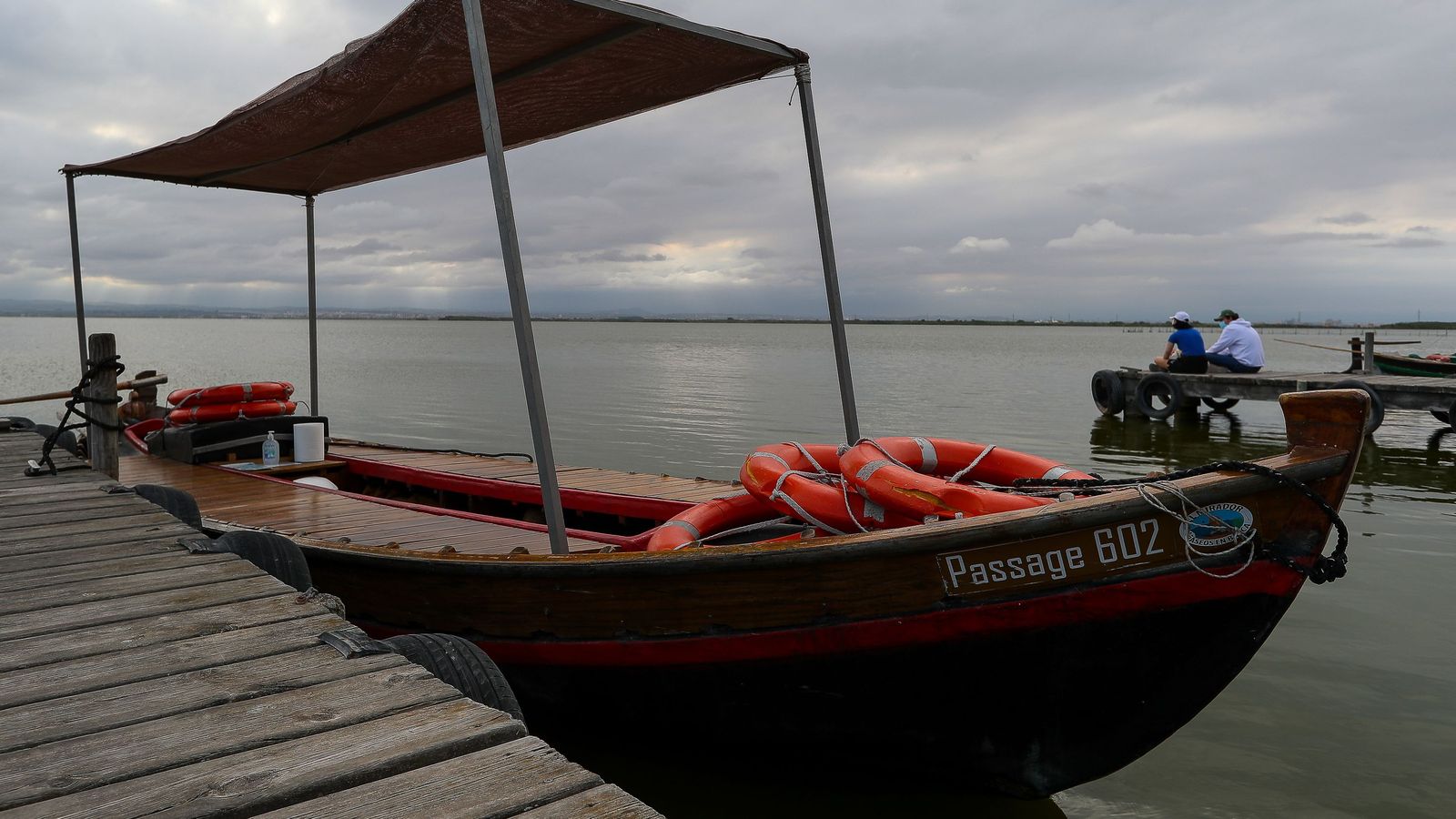 Una embarcació del l'embarcador del Saler, al parc natural de l'Albufera, en una imatge d'arxiu