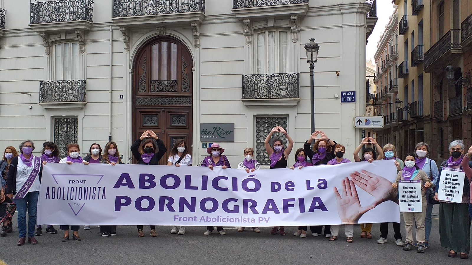 Membre del Front Bolicionista del País Valencia durant la concentracio´davent de la Delegació del Govern a València
