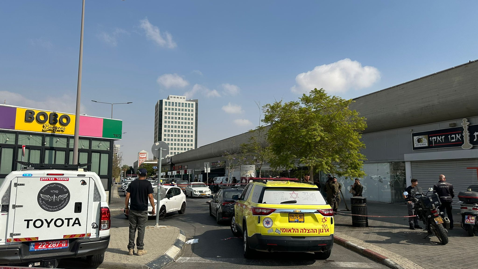 Els serveis d'emergència d'Israel, al lloc on s'ha produït el presumpte atac terrotista