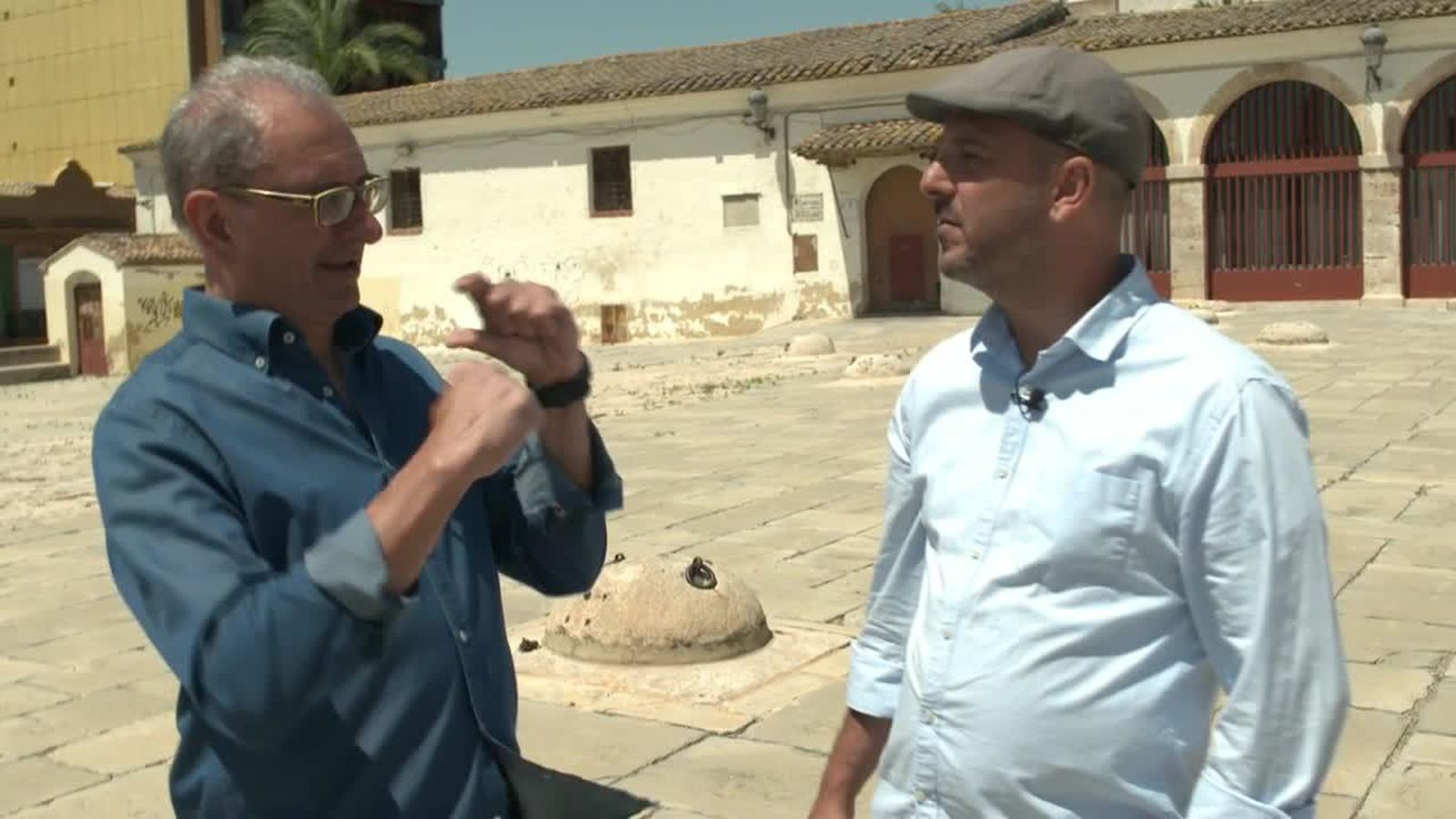 Burjassot: fideus negres amb calamars.