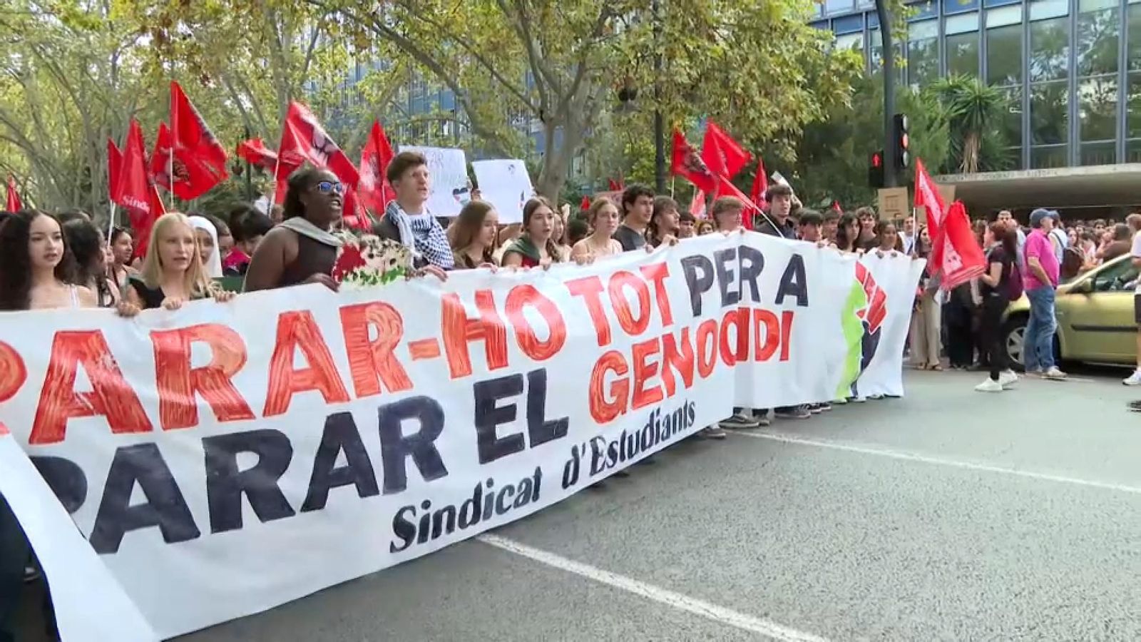 Manifestació d'estudiants per l'avinguda Blasco Ibáñez de València, este dijous