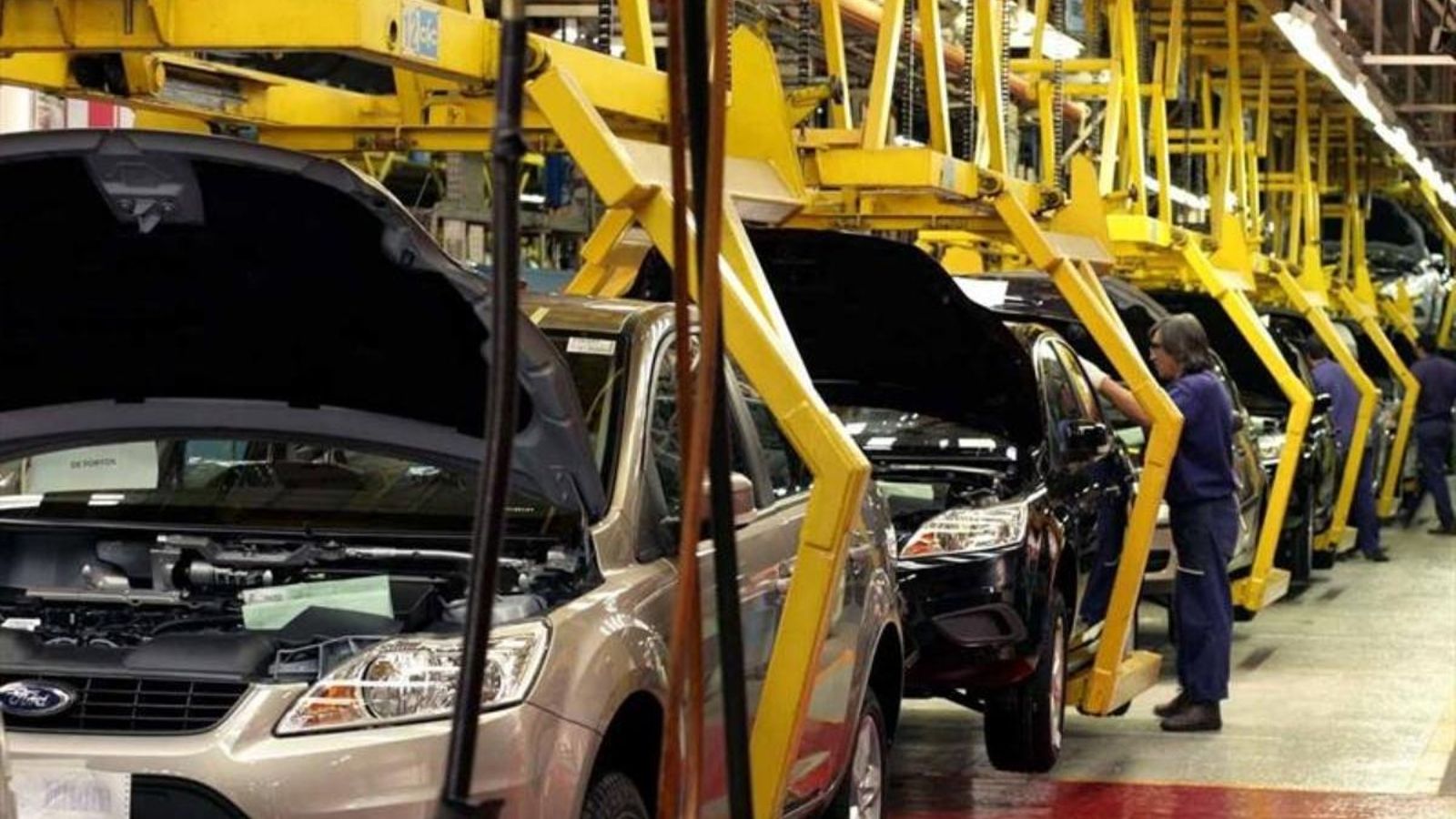 La fabricació de vehicles a Espanya cau un 16% a l\'abril
