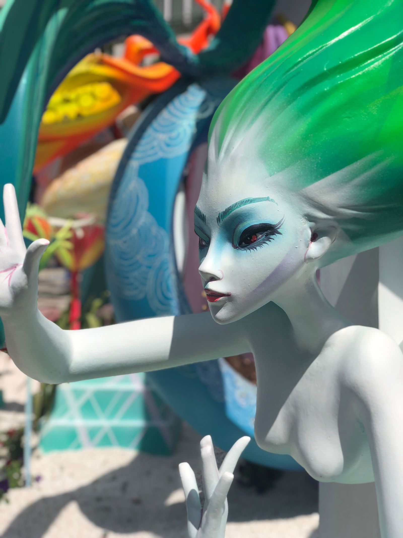 Detall de la foguera guanyadora del primer premi de categoria especial, 'Elemental', de David Sánchez per a la comissió Diputació-Renfe