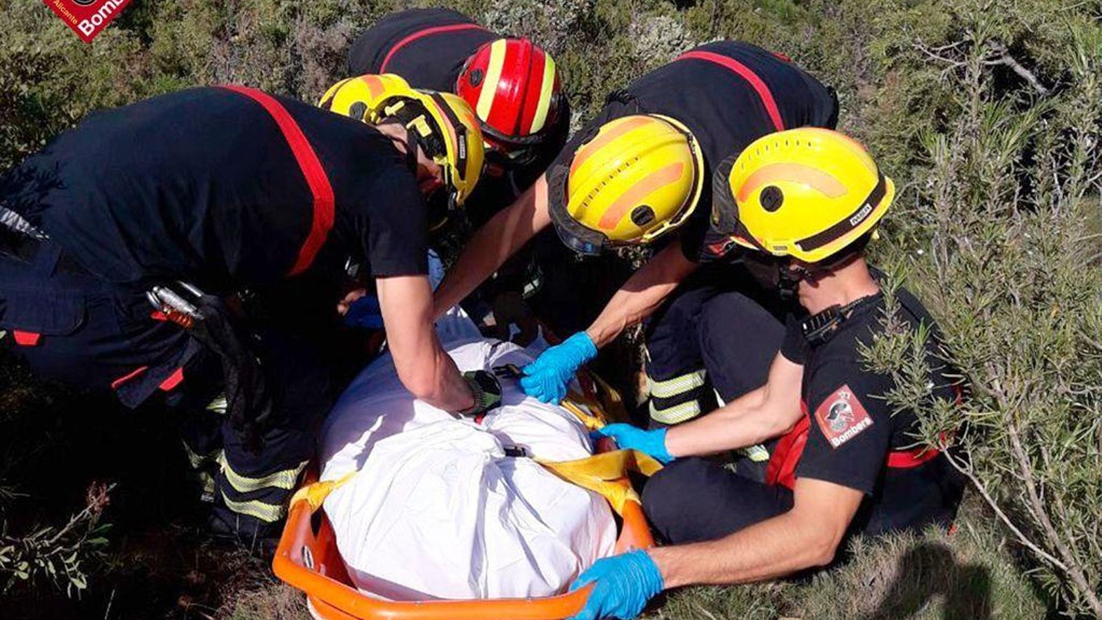 L'equip de rescat ha practicat maniobres de reanimació durant 15 minuts L'equip de rescat ha reanimat l'home durant 15 minuts