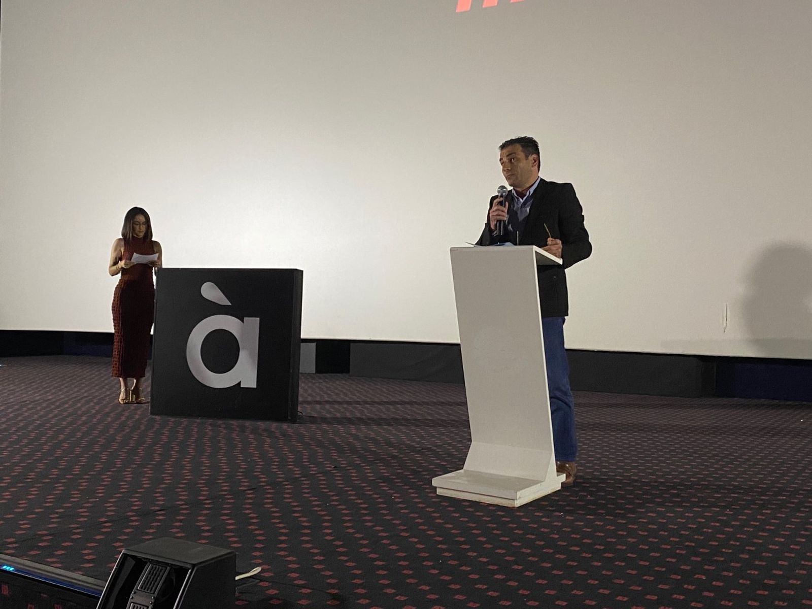 El director general d'À Punt, Alfred Costa, ha assistit a la presentació del documental