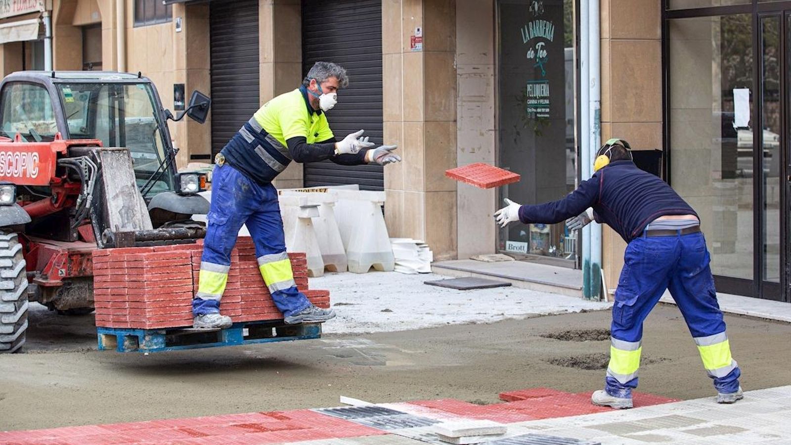 Aquest dimats han tornat a l'activitat empreses d'activitats no essencials, com la construcció