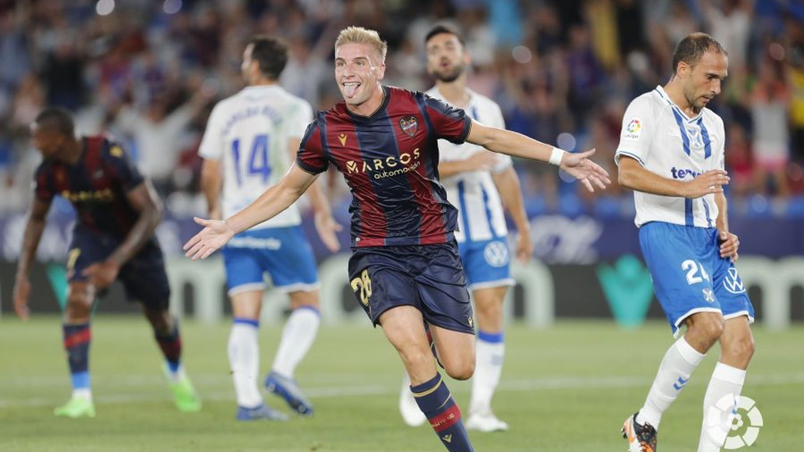 Cantero celebra el primer gol del Llevant en Segona