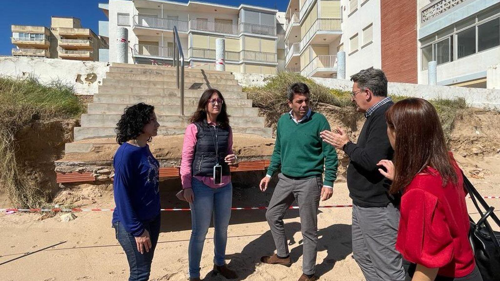 Imatge d'arxiu de Carlos Mazón, president del PPCV, a la platja de Tavernes de la Valldigna