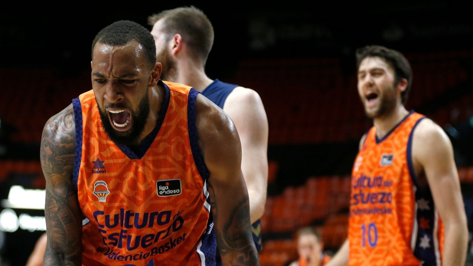 Derrick Williams celebra una canasta en l'últim partit contra l'UCAM Múrcia