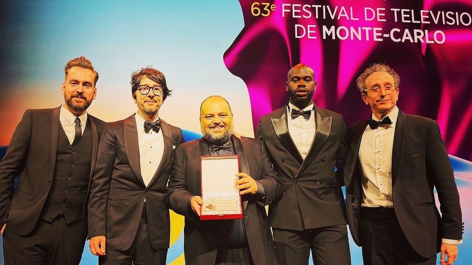Director, productors i actors recullen el guardó del Festival de Televisió de Montecarlo