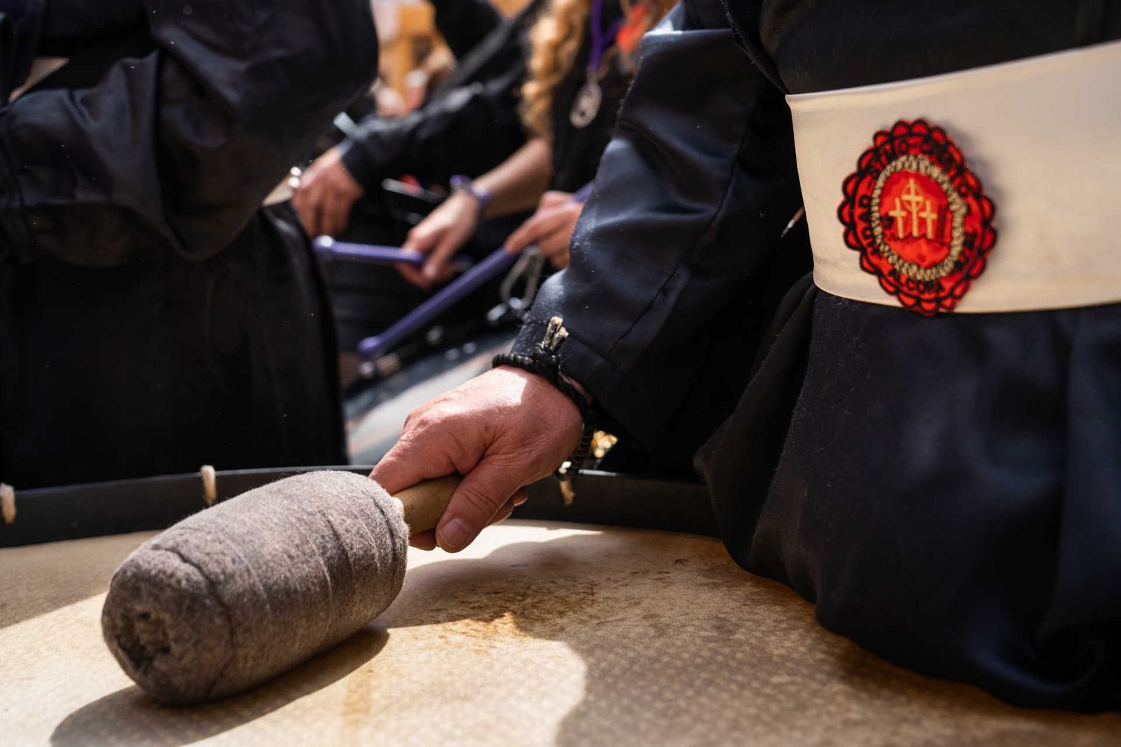 Els bombos i tambors es concentren a la plaça d'Espanya
