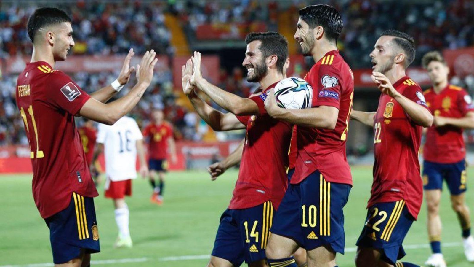 Gayà, Soler i Ferran celebren un dels gols