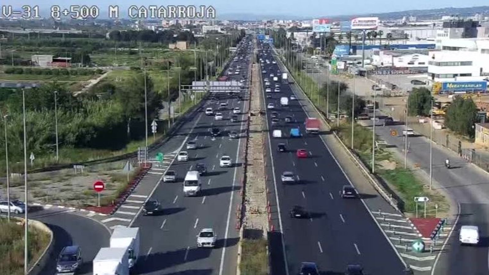 Aspecte que presentava la V-31 a l'altura de Catarroja este divendres al matí