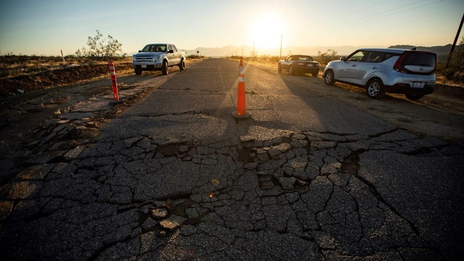 Clevill a la carretera, prop de Ridgercrest, provocat pel terratrémol