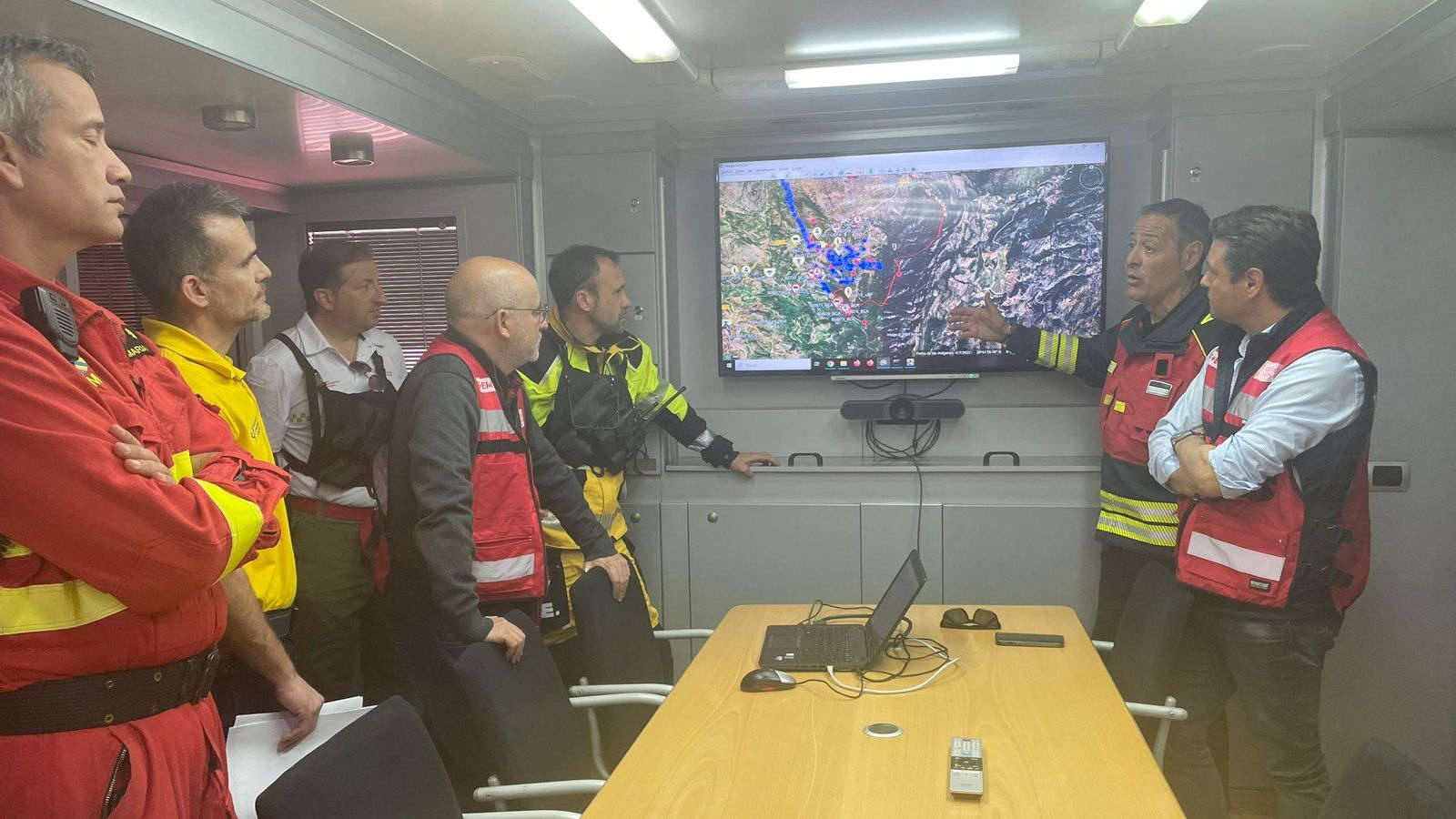 Reunió en el lloc de comandament avançat, aquest dilluns