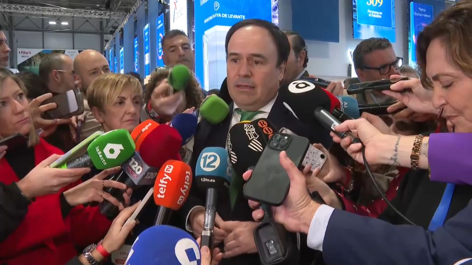 El president de la Generalitat, Juanfran Pérez Llorca, atén la premsa a Fitur