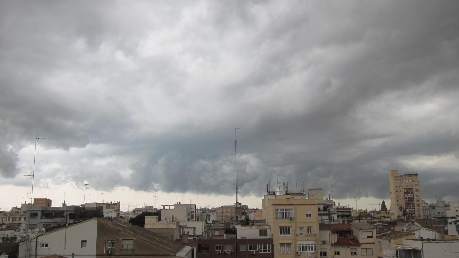 Núvols sobre València