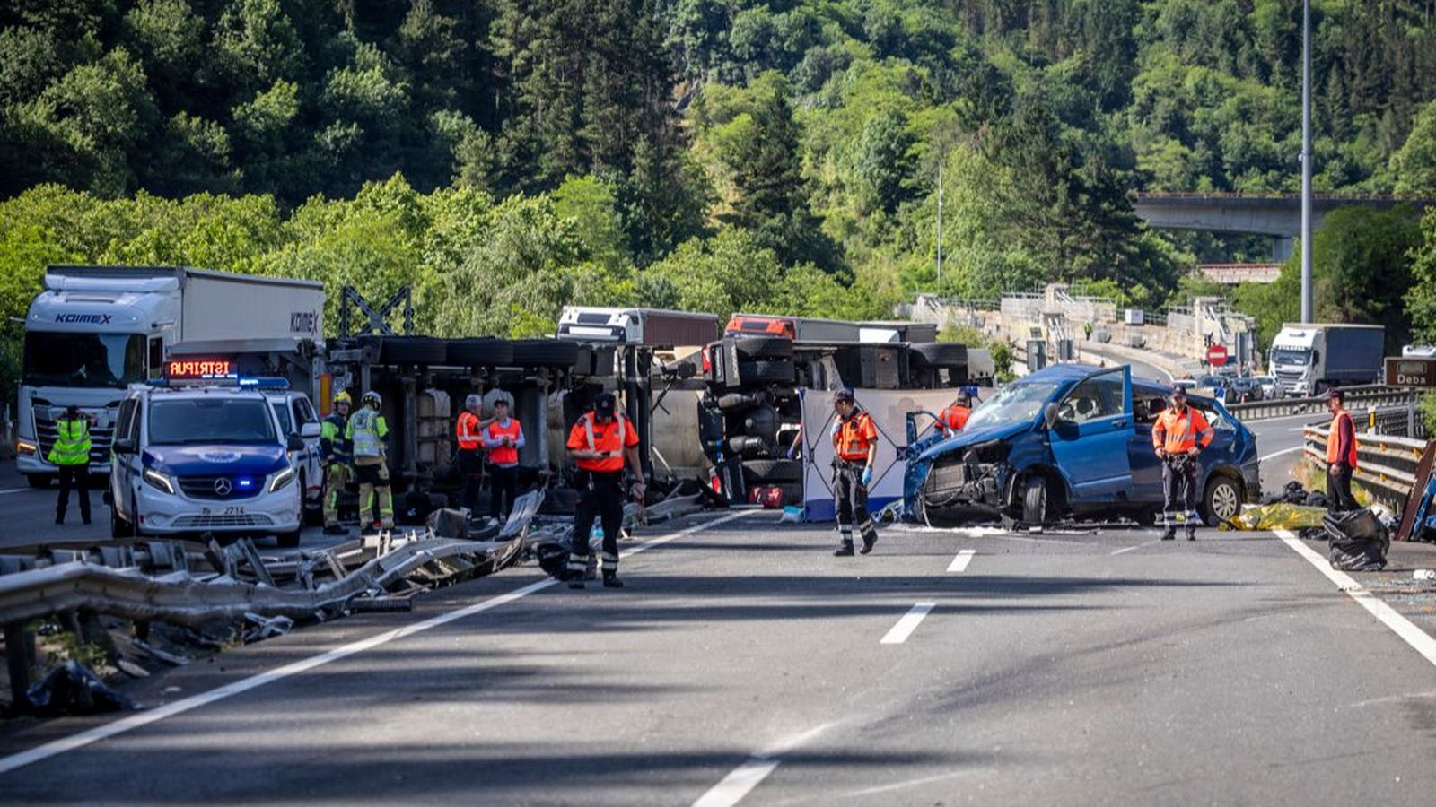 Imatge de l'accident en què han mort cinc agents de la policia foral de Navarra